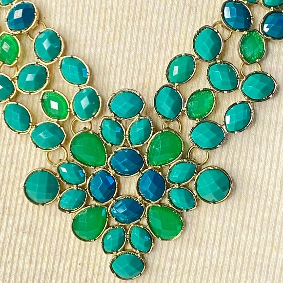 Shades Of Green Stone Bib Necklace Silver Tone Chain - Picture 2 of 5